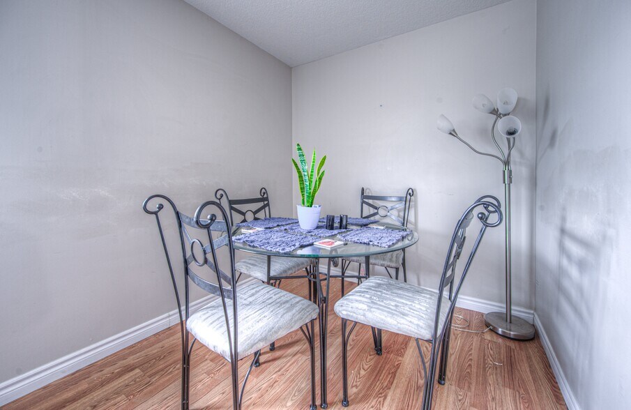 More Photos Of 172 Regina St N, Waterloo Apartments For Sale