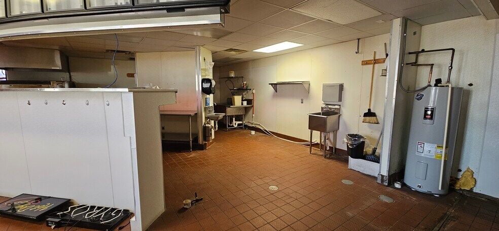 More Photos Of 1456 Kennedy Rd, Chippewa Falls Restaurant For Lease