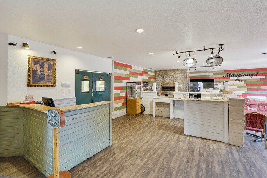 More Photos Of 158 Museum Dr, Hill City Restaurant For Sale