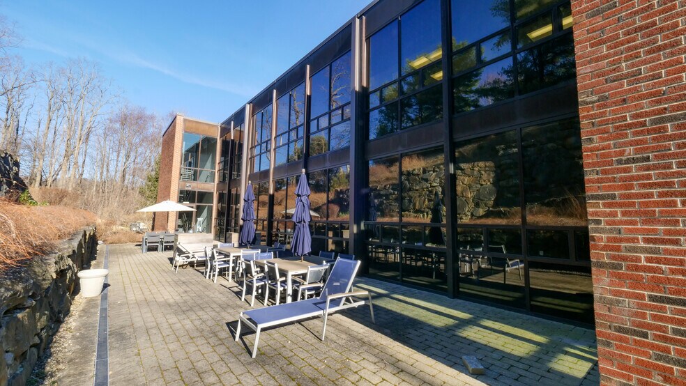 More Photos Of 355 Main St, Armonk Unknown For Lease