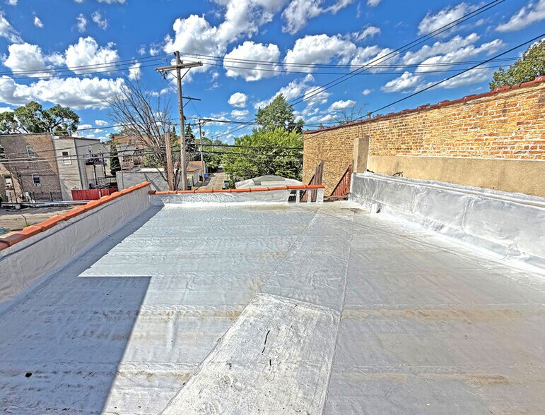 More Photos Of 4044-4046 W North Ave, Chicago Storefront Retail Residential For Sale