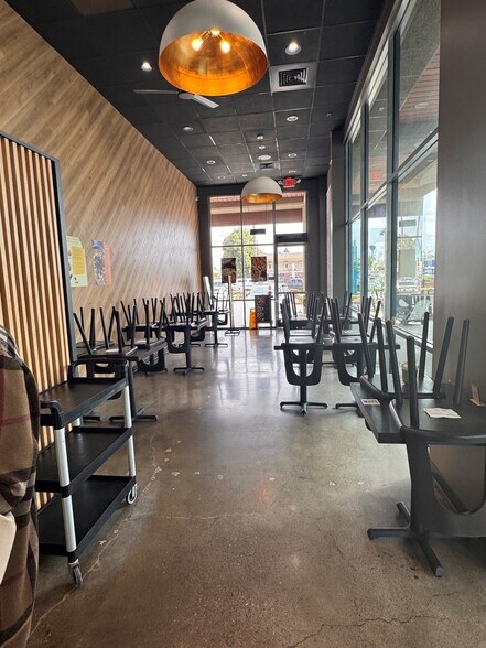More Photos Of 7862 Warner Ave, Huntington Beach General Retail For Lease