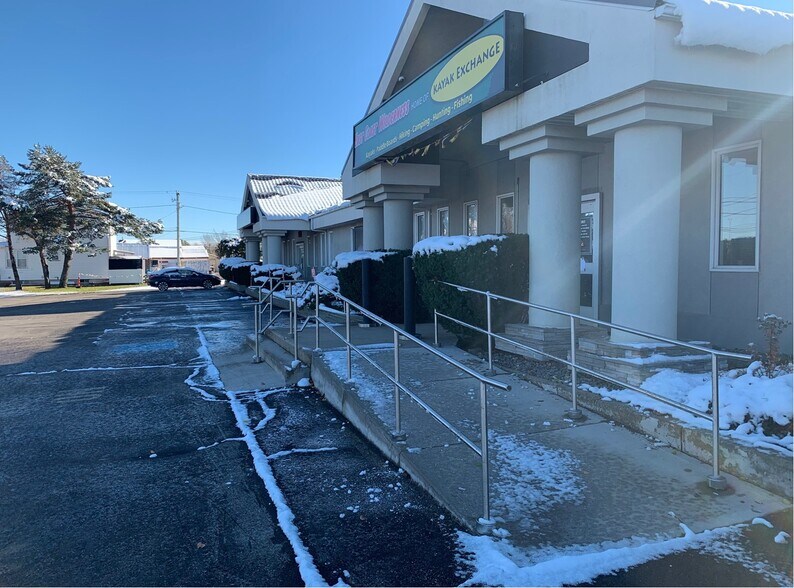 More Photos Of 509 Main st, Shediac General Retail For Lease