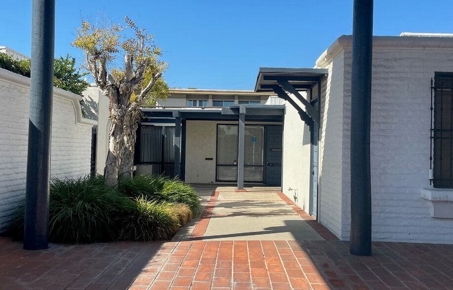 More Photos Of 17400 Irvine Blvd, Tustin Medical For Lease