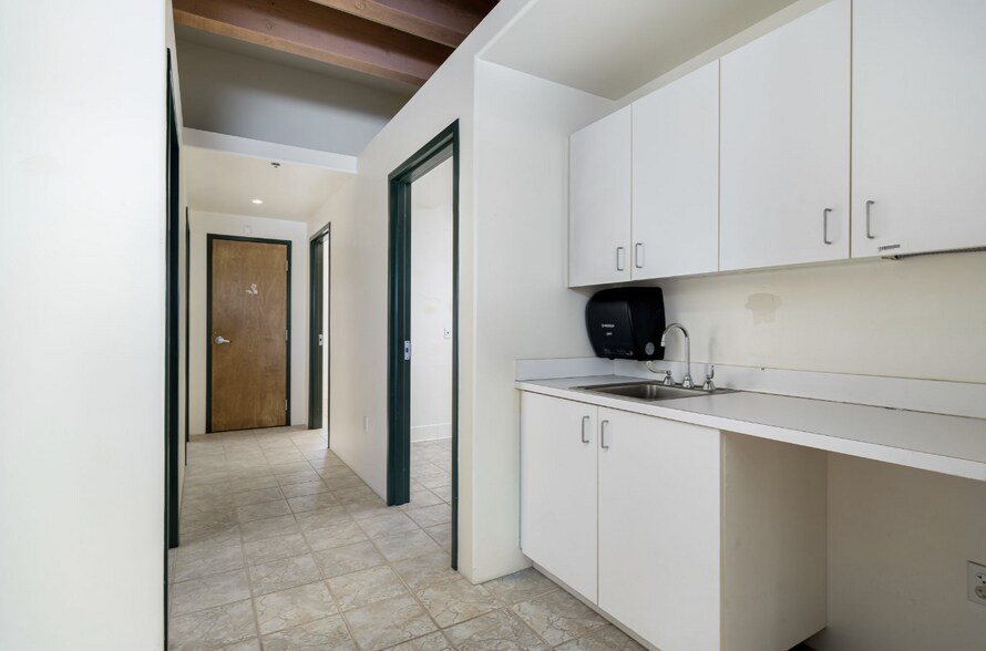 More Photos Of 72301 Country Club Dr, Rancho Mirage Medical For Lease