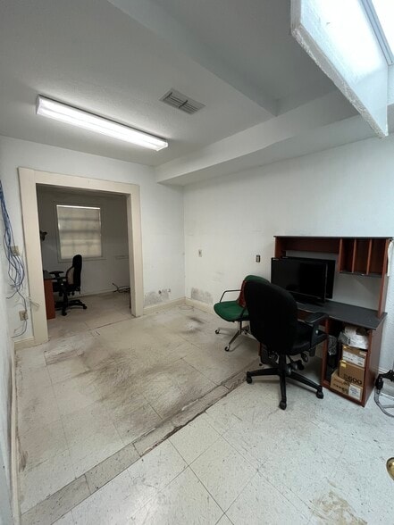 More Photos Of 102 W Calton Rd, Laredo Office Residential For Sale