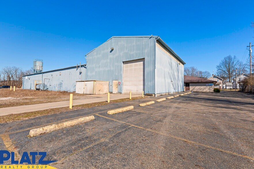 More Photos Of 1929 Larchmont Ave NE, Warren Warehouse For Sale