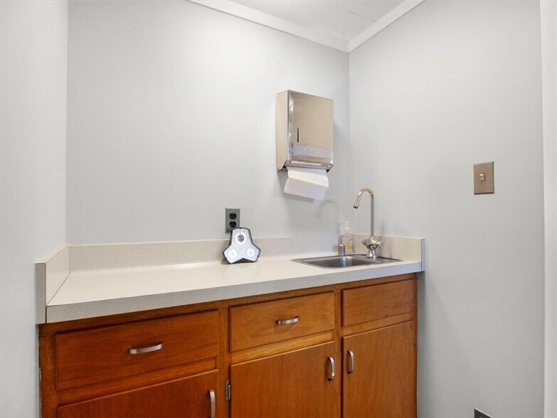 More Photos Of 5973 Walworth Rd, Ontario Medical For Sale