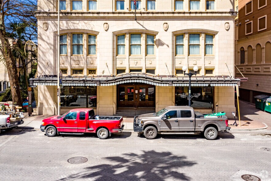 More Photos Of 201 N Saint Marys St, San Antonio Hotel For Lease