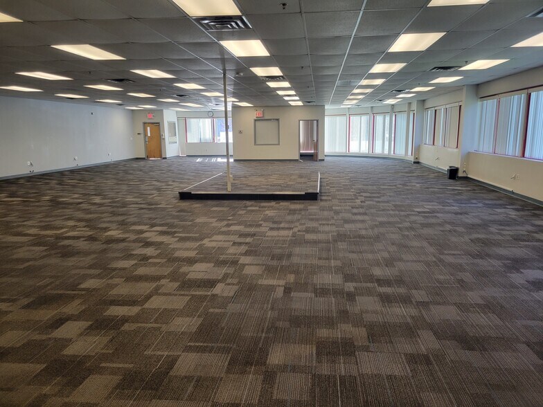 More Photos Of 900 Corporate Blvd, Newburgh Light Distribution For Lease