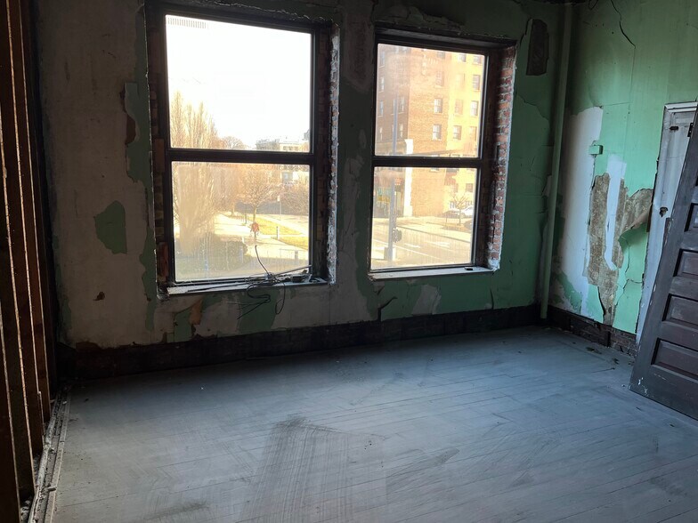 More Photos Of 901 Madison Ave, Toledo Storefront Retail Residential For Lease