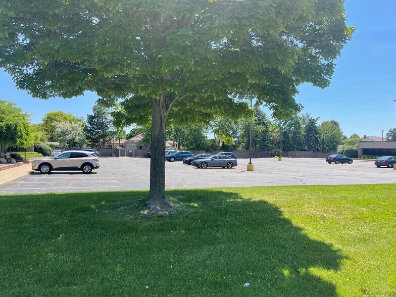 More Photos Of 42850 Schoenherr Rd, Sterling Heights Medical For Lease