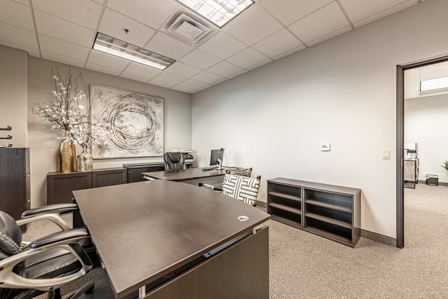 More Photos Of 8707 E Vista Bonita Dr, Scottsdale Office For Lease