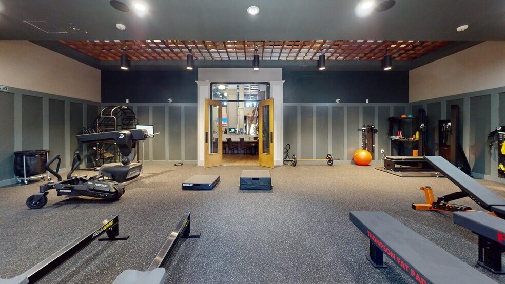 More Photos Of 7100 E Cave Creek Rd, Cave Creek Restaurant For Lease