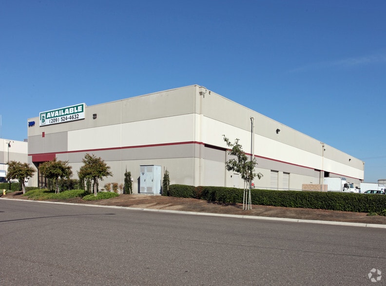 More Photos Of 3109 Del Este Pky, Modesto Distribution For Lease