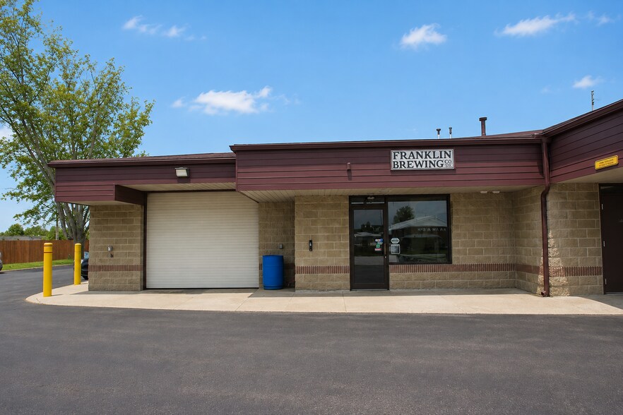 More Photos Of 516 N Main St, Grafton Freestanding For Lease