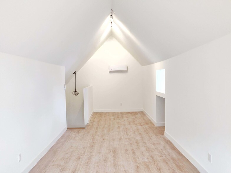 More Photos Of 537 N Orange Dr, Los Angeles Apartments For Sale