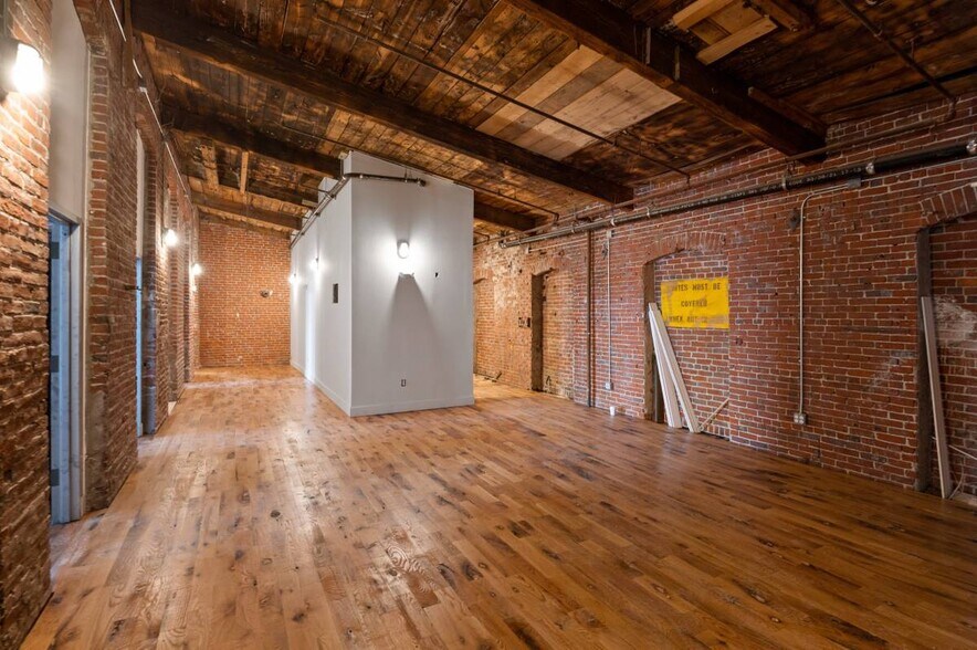 Primary Photo Of 210 41st St, Brooklyn General Retail For Lease