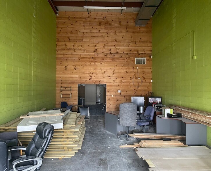 More Photos Of 1036 W Sunshine St, Springfield Freestanding For Sale