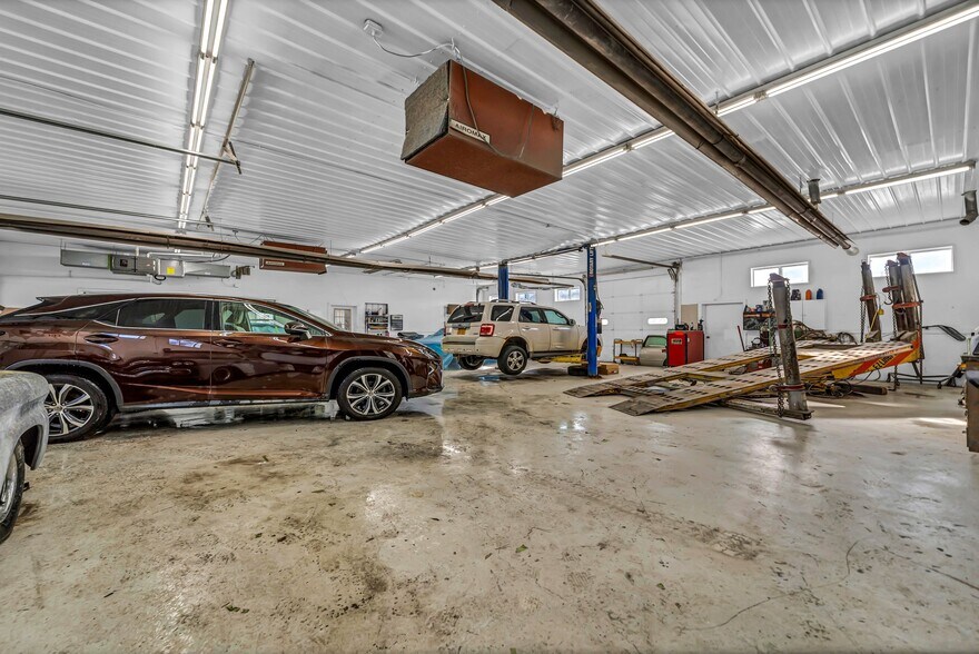 More Photos Of 5621 Lockport Rd, Niagara Falls Auto Repair For Sale
