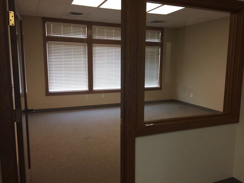 More Photos Of 3882 Crater Lake Ave, Medford Office For Sale