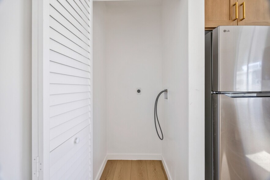 More Photos Of 10905 Dalerose Ave, Inglewood Multifamily For Sale