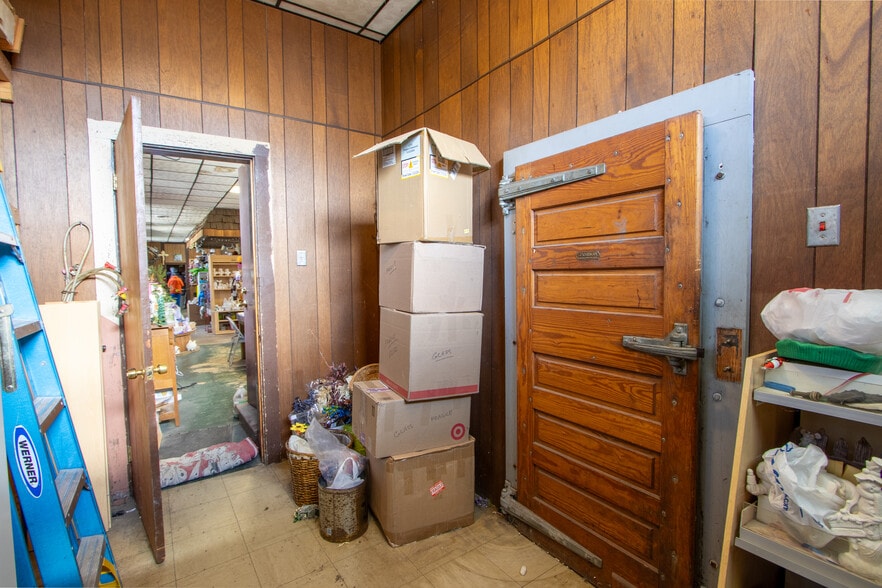 More Photos Of 19 Trestle Rd, Hancock Storefront Retail Office For Sale