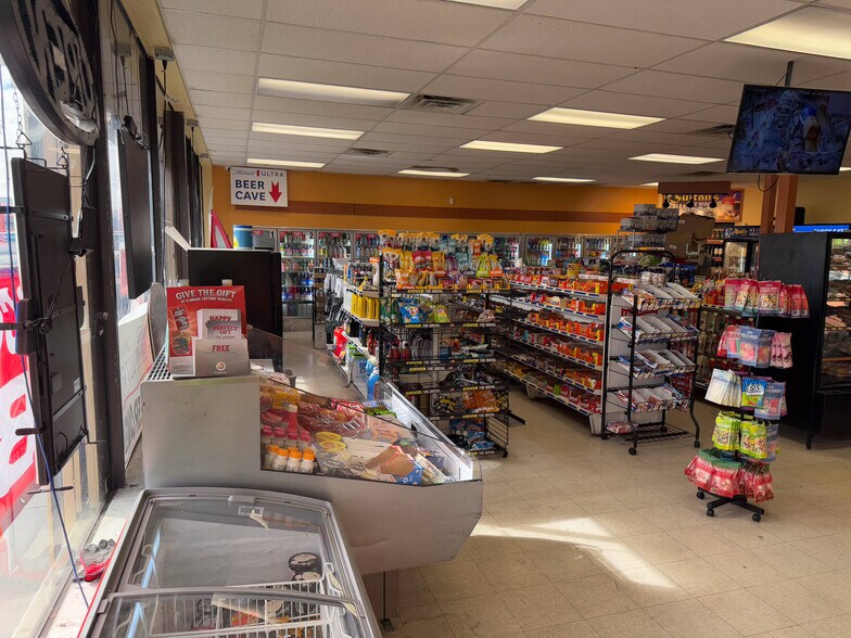 More Photos Of 2141 Crystal Grove Dr, Lakeland Convenience Store For Sale