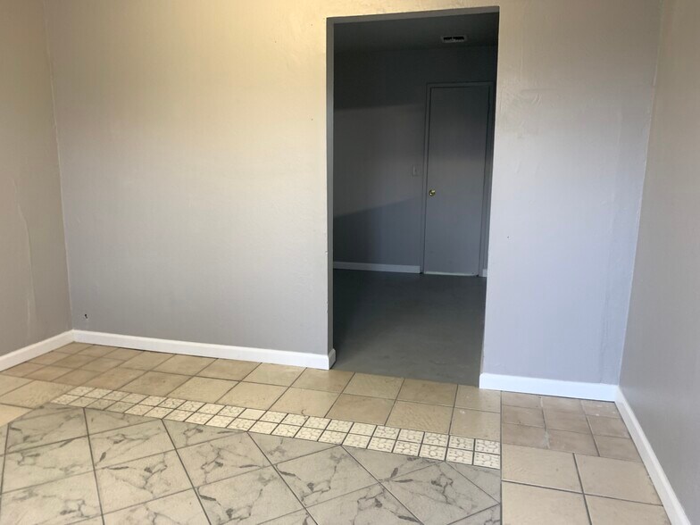 More Photos Of 2715 Highway 95, Bullhead City Self Storage For Lease