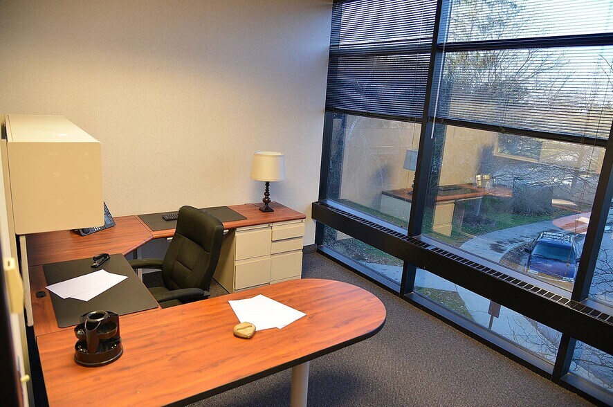 More Photos Of 17500 Rockside Rd, Bedford Office For Lease