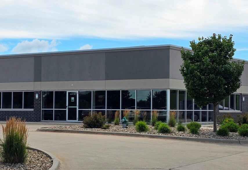 More Photos Of 1304 Technology Pky, Cedar Falls Office Residential For Lease