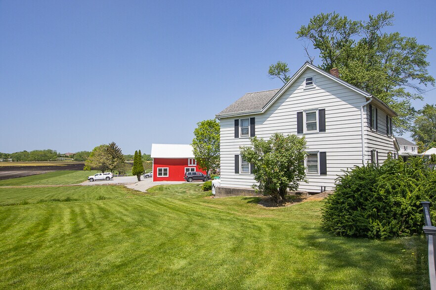 More Photos Of 73 Little York Rd, Warwick Garden Center For Sale