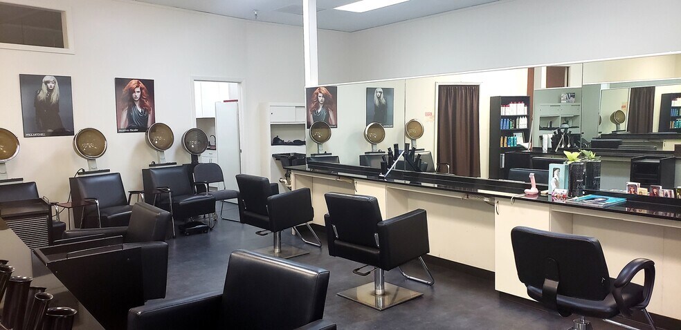 More Photos Of 3015 E Causeway Approach, Mandeville General Retail For Sale