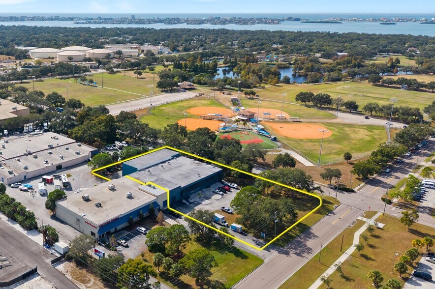 More Photos Of 7490 N 30th Ave, Saint Petersburg Showroom For Sale