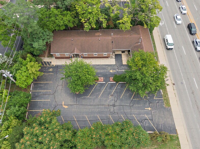 More Photos Of 712 W Main St, West Dundee Medical For Sale