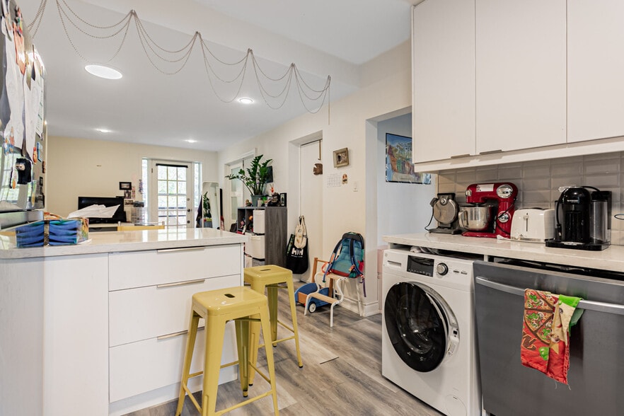 More Photos Of 164 Sunnyside Av, Toronto Multifamily For Sale