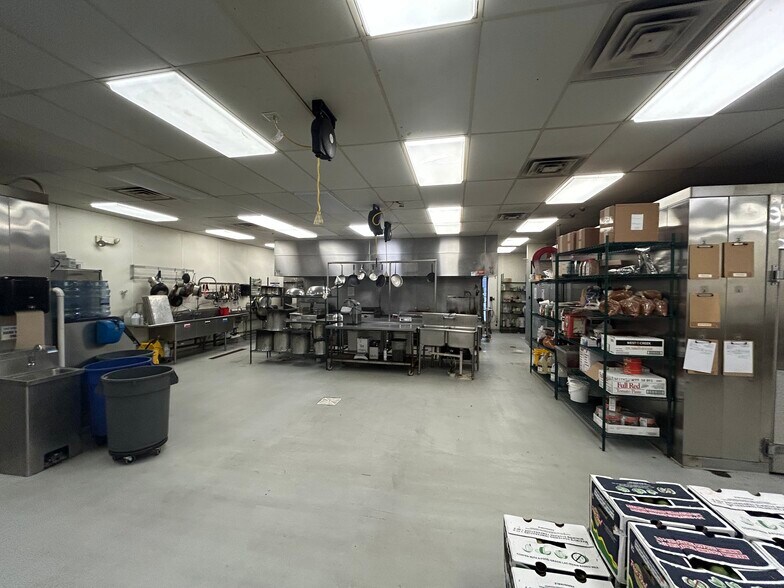 More Photos Of 286-292 East Ave, Webster Groves Warehouse For Sale