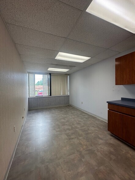 More Photos Of 85 Barnes Rd, Wallingford Medical For Sale