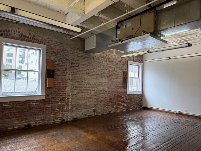More Photos Of 1231 NW Hoyt St, Portland Loft Creative Space For Lease