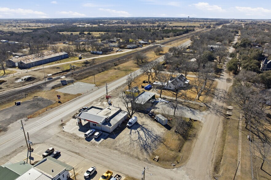 More Photos Of 703 Avenue E, Moody Specialty For Sale