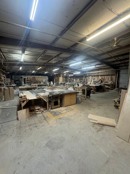 More Photos Of 1951 Duval St, Mobile Warehouse For Sale