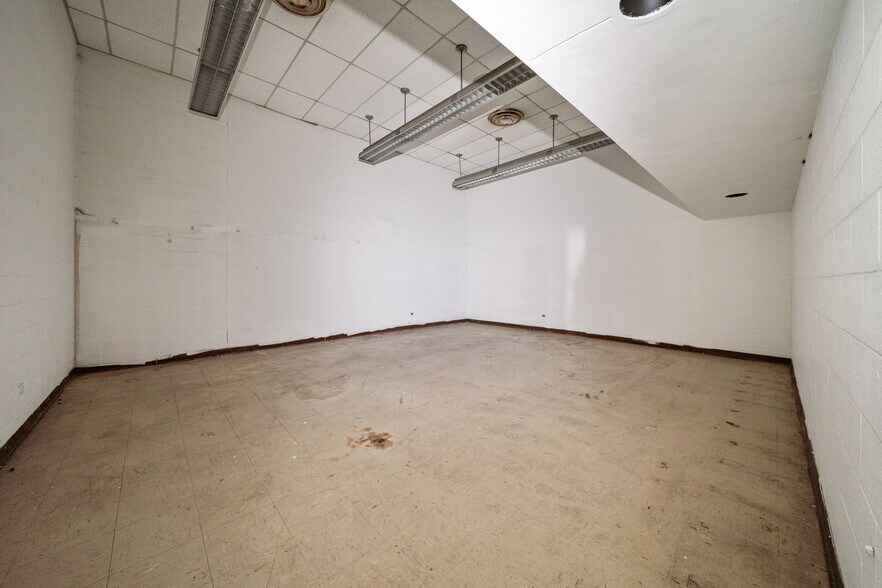 More Photos Of 7503 Harlow Dr, San Antonio Freestanding For Lease