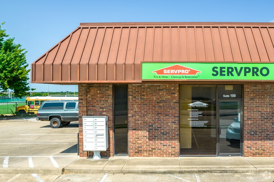 More Photos Of 705 N Greenville Ave, Allen Light Manufacturing For Lease