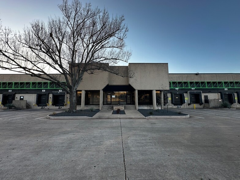 More Photos Of 2214 Braker Ln, Austin Distribution For Lease