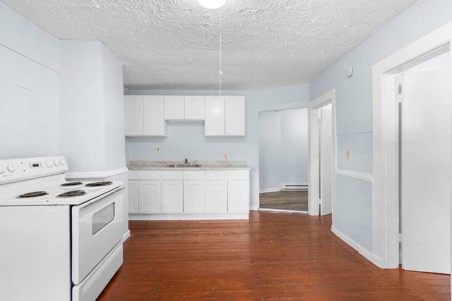 More Photos Of 156 Orange St, Waterbury Apartments For Sale