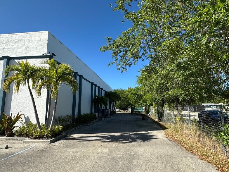 More Photos Of 210 Newman Rd, Lake Park Warehouse For Sale