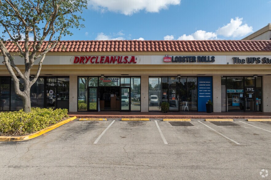 More Photos Of 745-761 SE 17th St, Fort Lauderdale Restaurant For Lease