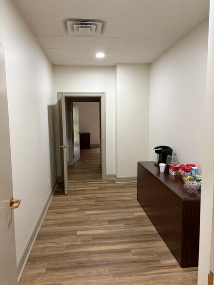 More Photos Of 823 Chickamauga Ave, Rossville Office For Lease