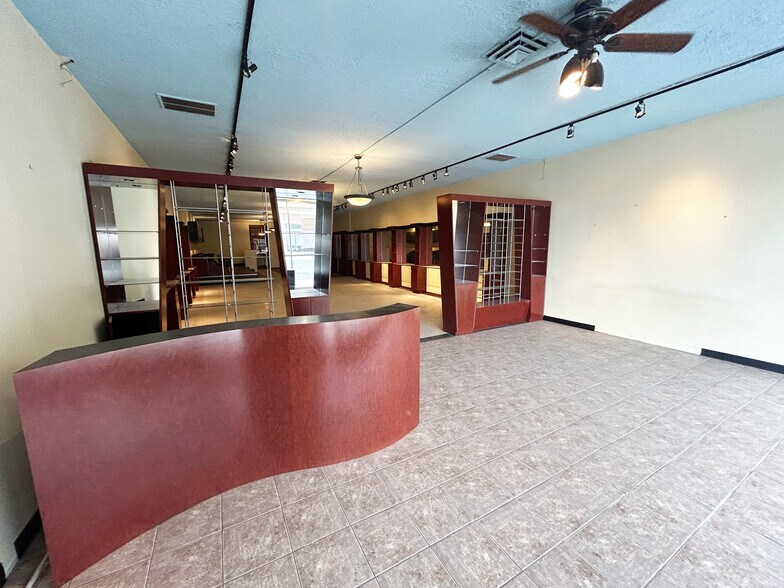 More Photos Of 40 W 100 N, Provo Storefront For Lease