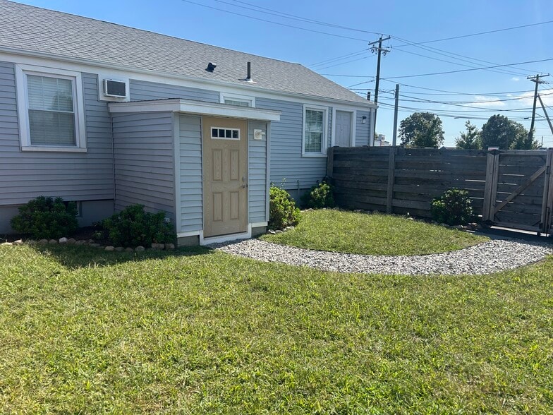 More Photos Of 1647 Post Rd, Warwick Freestanding For Sale